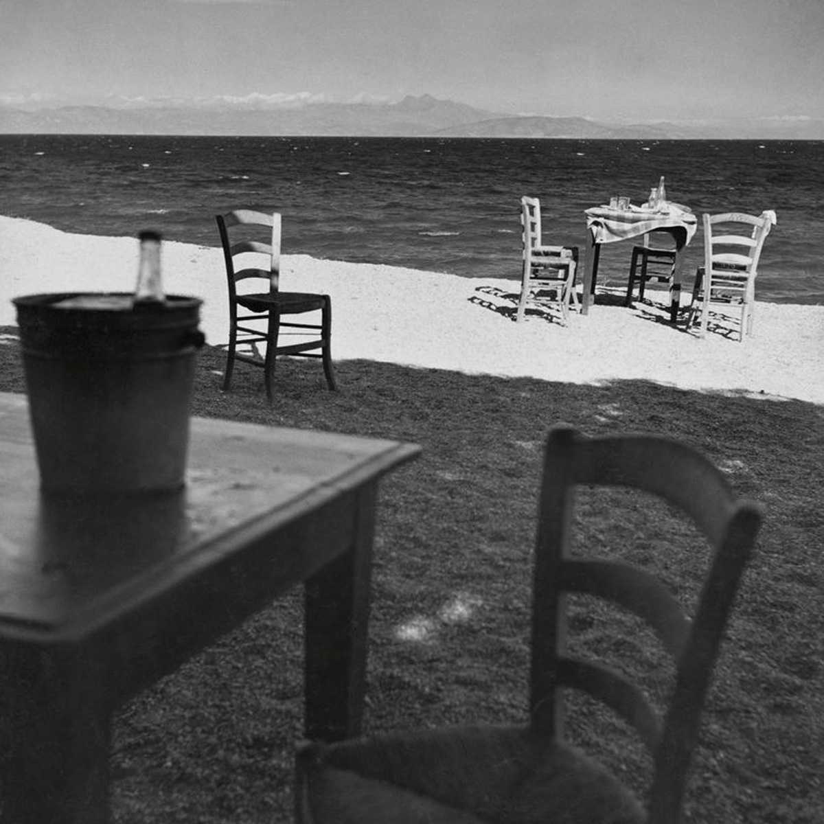Foto: Herbert List, Taverne am Meer, Kap Sounion 1937, © Herbert List Estate